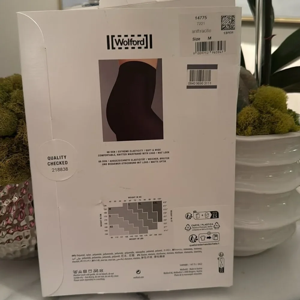 NWT Wolford Velvet De Luxe 66 Tights size Medium